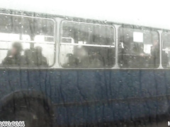 Секс в маршрутном автобусе на глазах у людей в Питере