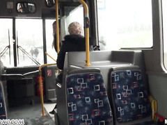 Секс в маршрутном автобусе на глазах у людей в Питере