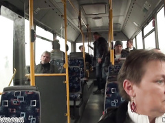 Секс в маршрутном автобусе на глазах у людей в Питере
