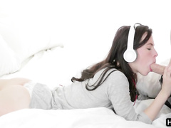 Директор магазина трахнул свою подопечную в обеденный перерыв