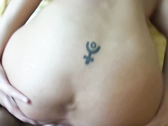 Девушка пишет на видео свои сексуальные эксперименты