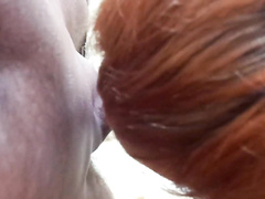 Девушка пишет на видео свои сексуальные эксперименты