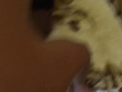 Девушка пишет на видео свои сексуальные эксперименты