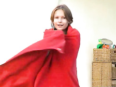 Любовь Шумейко раздевается в бассейне