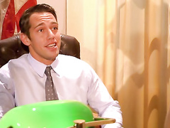 Девушка трахается в образе Мэрилин Монро