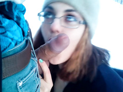 Парочка из Подмосковья делает шпили-вили на снегу