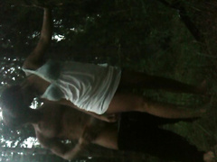 Русская парочка вместо малины дрючится раком в ближайших кустах