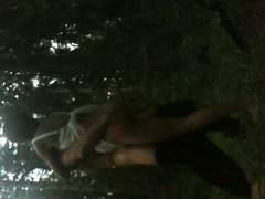 Русская парочка вместо малины дрючится раком в ближайших кустах