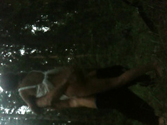 Русская парочка вместо малины дрючится раком в ближайших кустах