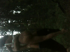 Русская парочка вместо малины дрючится раком в ближайших кустах