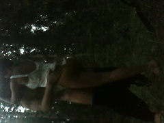 Русская парочка вместо малины дрючится раком в ближайших кустах