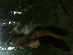 Русская парочка вместо малины дрючится раком в ближайших кустах