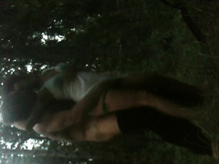 Русская парочка вместо малины дрючится раком в ближайших кустах