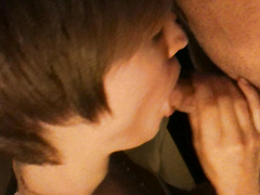 Парень из Твери подпоил и развел красивую подружку на оральный секс