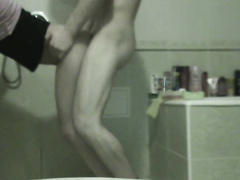 Парень из Питера сношает симпатичную супругу с красивой попкой в ванне