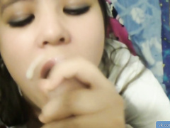 Красивая подруга сосет у питерского студента с камшотом