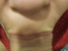 Симпатичная девчонка сосет хер нового друга с камшотом