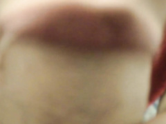 Симпатичная девчонка сосет хер нового друга с камшотом