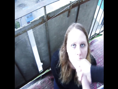 Оральный секс с камшотом молодой пары на балконе