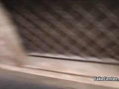 Склеил телку с зонтиком и жестко оттрахала в ближайшем подъезде