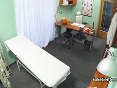 Хирург трахает пациентку прямо на рабочем месте в канун нового года