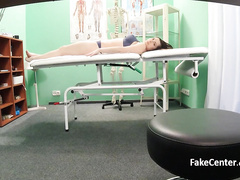 Доктор соблазняет пациентку на секс на рабочем месте