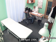 Доктор соблазняет пациентку на секс на рабочем месте