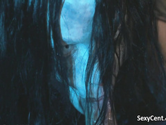 Зрелый мужик долбит в рот девушку и кончает ей в манду