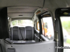 Мужичок подвез и кончил в рот веселой пассажирке в укромном месте