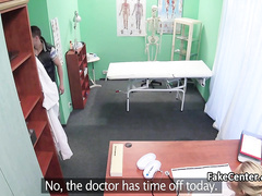 Медсестра соблазняет на секс пациента от скуки