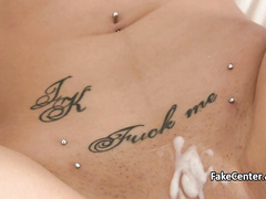 Брюнетка с нулевыми сиськами сосет пенис и трахается на новом кастинге раком