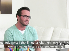 Пухлый женатик получает минет от горячей девушки-агента на кастинге