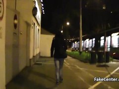 Ищет приключения на свою маленькую задницу и успешно находит их