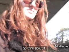 Рыжая чешка в ожидании поезда трахнулась за деньги и получила удовольствие от этого