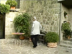 Дама ебется лучше, чем рисует картины