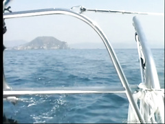 Выебал красоток на яхте посреди океана