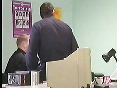 Отдалась во все дыры с голодухи первому попавшемуся