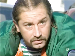 Секс на кладбище автомобилей