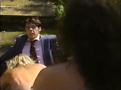 Секс втроем на природе