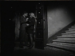 Страстный секс в темном вестибюле кафе