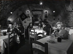 Страстный секс в темном вестибюле кафе