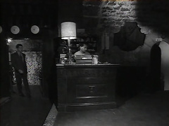 Страстный секс в темном вестибюле кафе