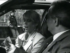 Отымел испуганную блондинку в подворотне