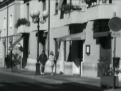 Отымел испуганную блондинку в подворотне