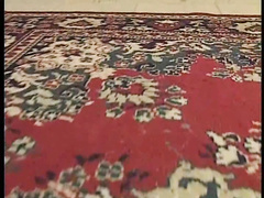 Келли Трамп испробует новую позу Камасутры