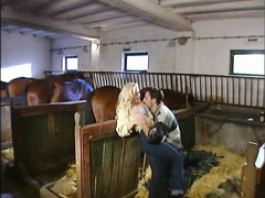 Групповой ретро секс с конюхом и его другом