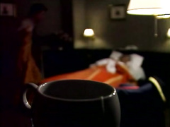 Девушка губами подняла упавший член