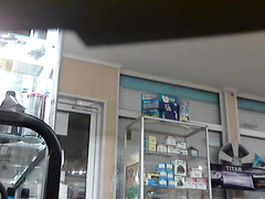 Две девушки сосут член в магазине