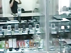 Дружок слил сперму в рот продавщицы салона сотовой связи