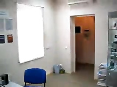 Дружок слил сперму в рот продавщицы салона сотовой связи